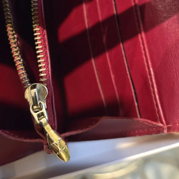 Sarah patent leather wallet Louis Vuitton With Complimentary Chain For Crossbody - Picture 6 of 15